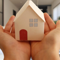 今の家に住み続けながら売却をするには